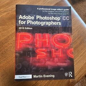 Martin Evening. Photoshop for Photographers 2018 Edition. 743 pages.